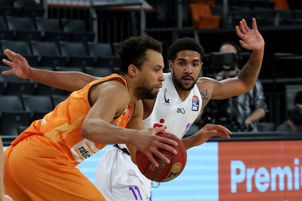 拥有广泛的 拥有广泛的